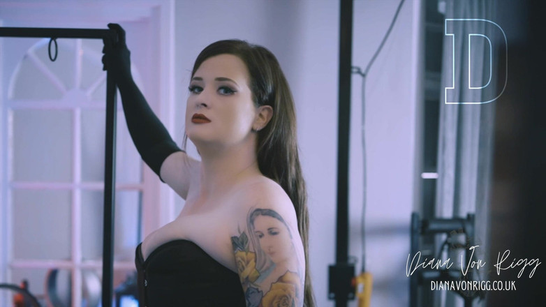 Diana Von Rigg: Познайомтеся з господинею Діаною...