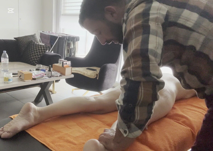 Sirene: 口の中にチンポが入るまでマッサージ