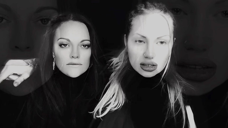 Goddess Misha Goldy: 我们性感的嘴唇和烟雾操你