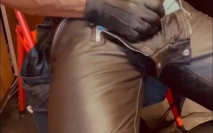 Black mature kinky muscle: Gorąca skóra czarny mięśni Titplay i obrzeża kogut