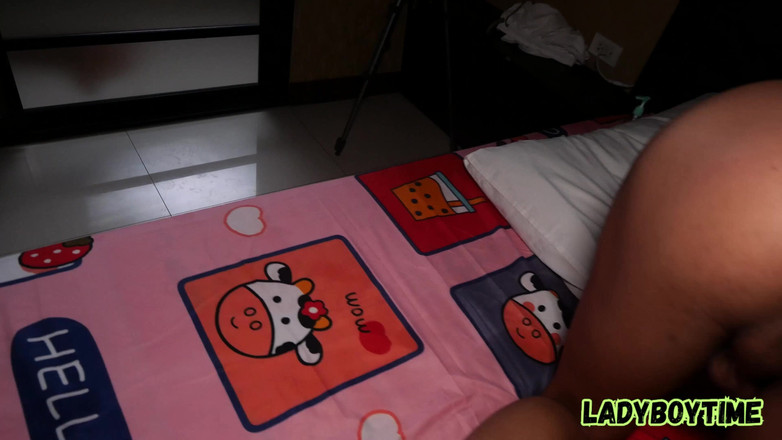 Lady Boy Time: 驚くべきアジア系レディボーイのワイルドなセックス