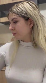 19 años latina fumando