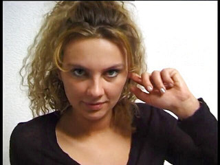 Lucky Cooch: Wanita lucu menunjukkan kanvas seksinya