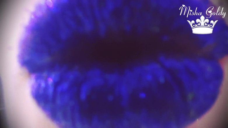Goddess Misha Goldy: Glamorous blue glittery lips