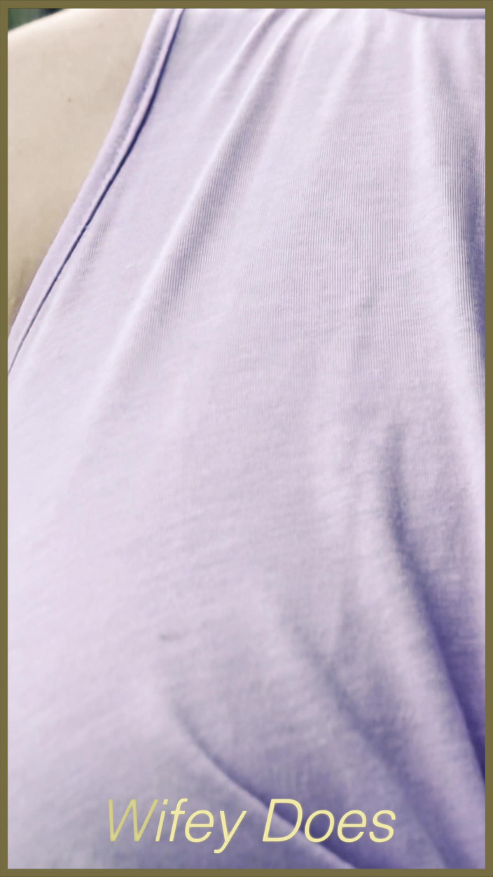 Wifey Does: Wifey geht in pflicht, braless