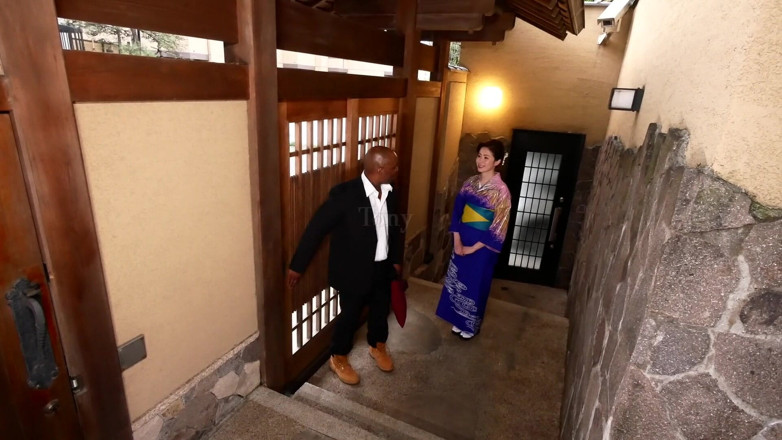 Japornxxx: Kyoko Makise, service sexuel de style japonais par la propriétaire