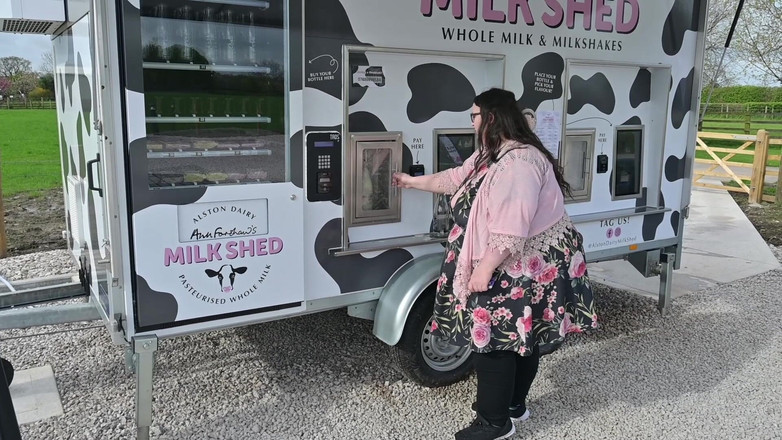 SSBBWLadyBrads: Ai lapte pentru mine, tati?