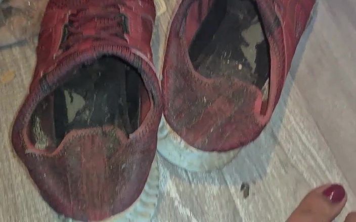 Simp to my ebony feet: my filthy old trainers