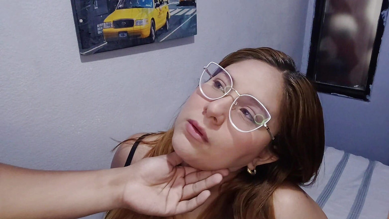 SugarPose: Büyük memeli latin kız büyük bir yarak emiyor