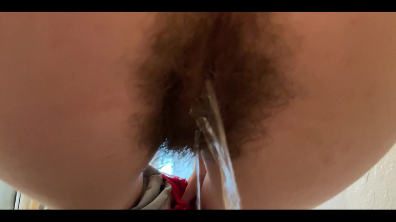 Pearlsage: Figa pelosa fa pipì da dietro