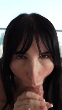 Exhibitionist Tests Her Limits