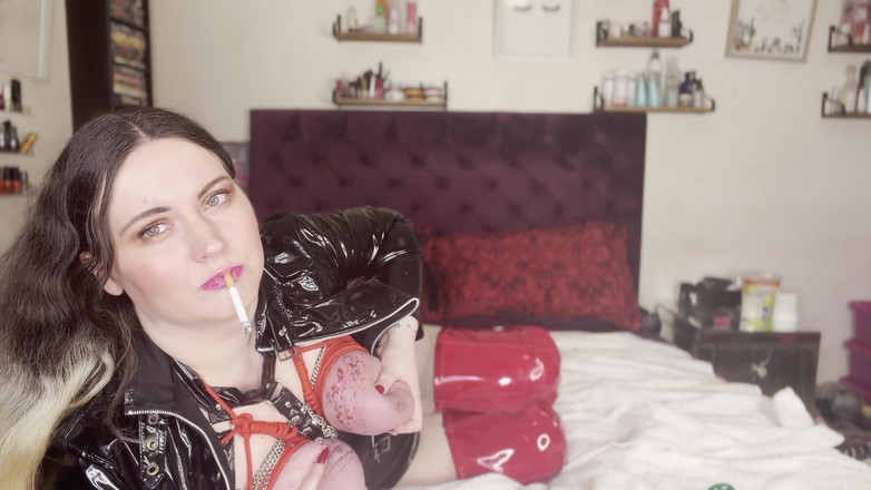 MissFFW: Mlle FFW se fait baiser par des gros nichons