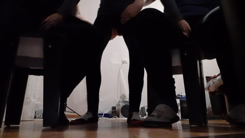 Lesbian-candys: 私が二人のガールフレンドに自慰行為をしている間、彼らは両方とも私に自慰行為をしていました - レズビアンキャンディー