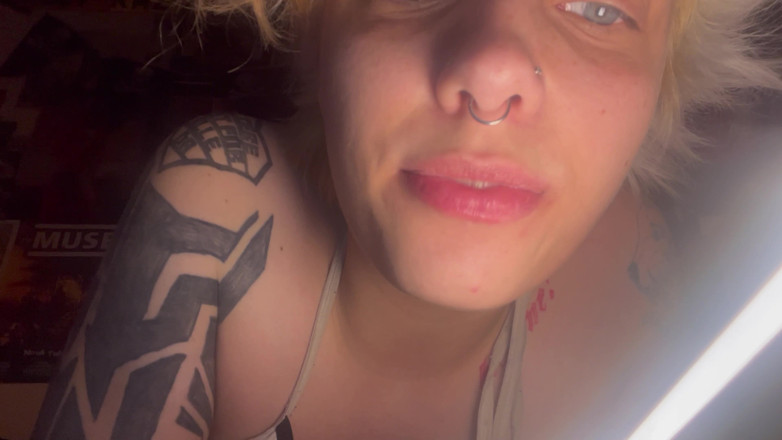 Glitterqueen1999: Une fille gothique n’a pas de bouche de maquillage ! Dents...