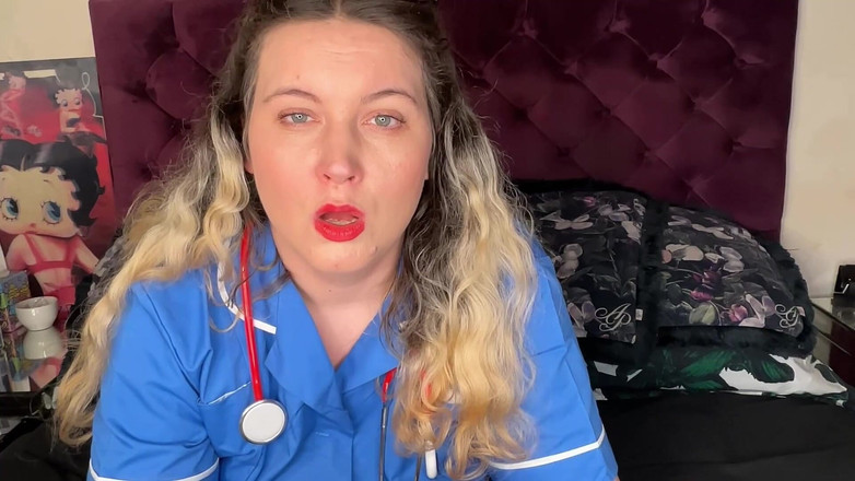 MissFFW: Enfermeira Ffw chupando o nariz e finalmente recebendo um espirro