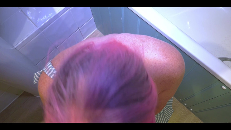 Maggie Moon: Madrastra está limpiando y pide follar