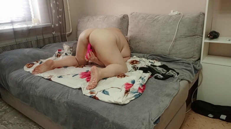 Zona901: Vecina se masturba con grandes tetas y culo, se masturba...