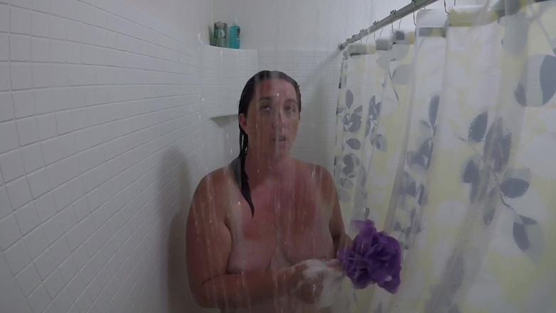Lizzy Price: Shower time fun while singing
