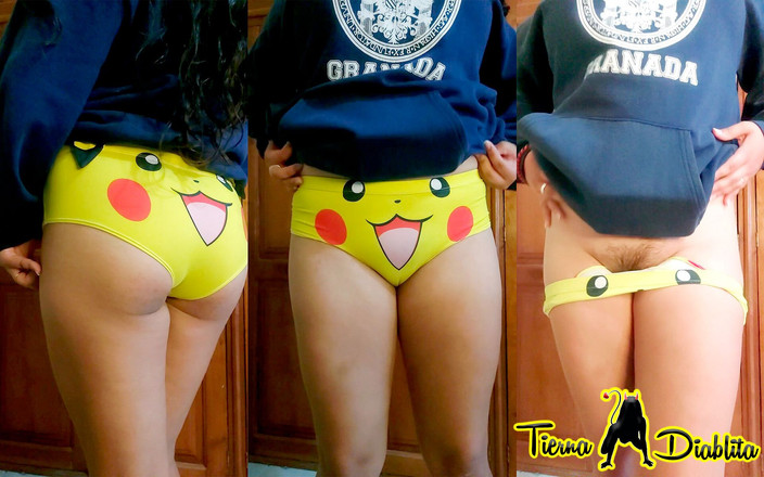 Tender Little Devil: Am o surpriză pentru tine sub chiloții mei Pikachu