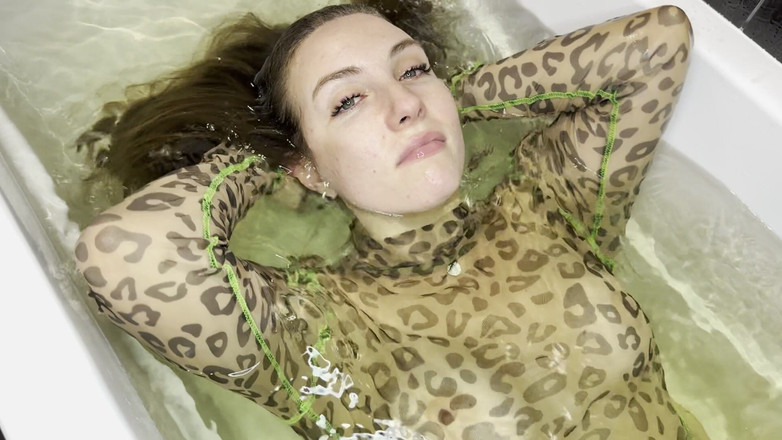 Hottie goddess: Hava ve sualtı şıklığı mücadelesi