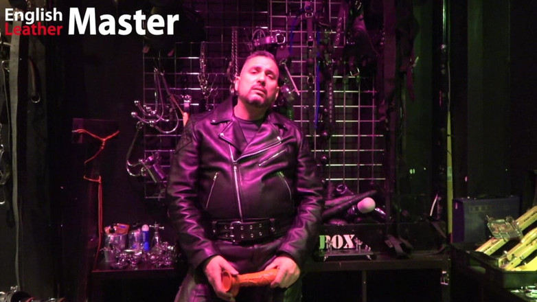 EnglishLeathermaster: Instruksi oral dan anal dildo