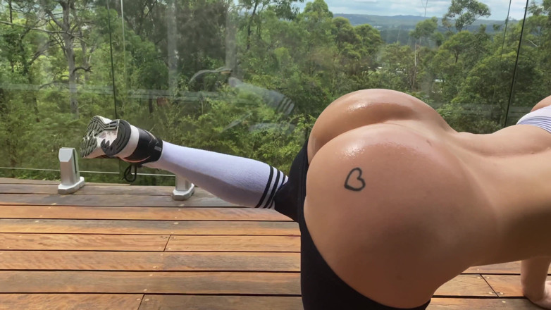 Secret Crush: SecretCrush4k - Fit teen in yoga pants work out squats fucks...