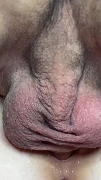 Primer plano apretado coño follado, chorreo de leche pulsante y goteo de semen