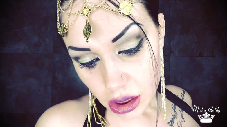 Goddess Misha Goldy: Темна богиня відчуває ненаситний голод!