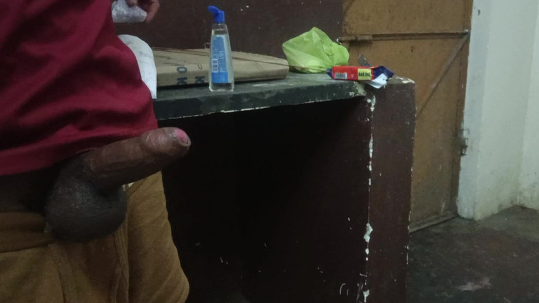 Brijesh 270: Mia moglie mi lascia solo a casa ma il mio...