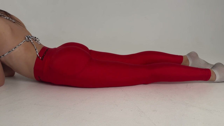 Skinny_lady69: Yoga bingkap merah ketat
