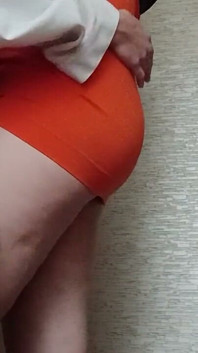 Orta yaşlı seksi kadın doktor hastanenin ortak mutfağında genç hemşiresiyle riskli bir cinsel karşılaşma yapıyor
