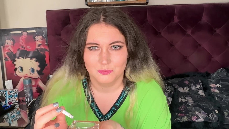 MissFFW: 喫煙するBBWカッコウのチンコしゃぶり