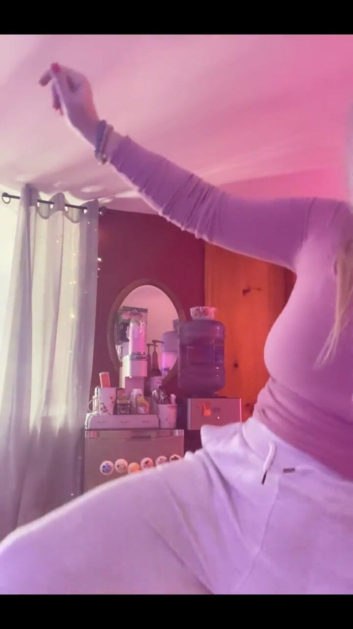 PaintedRose: "uslu kız" için film günü bts