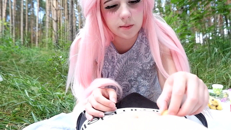 BubbleGum: Je lui ai donné un pique-nique et elle m’a fait...