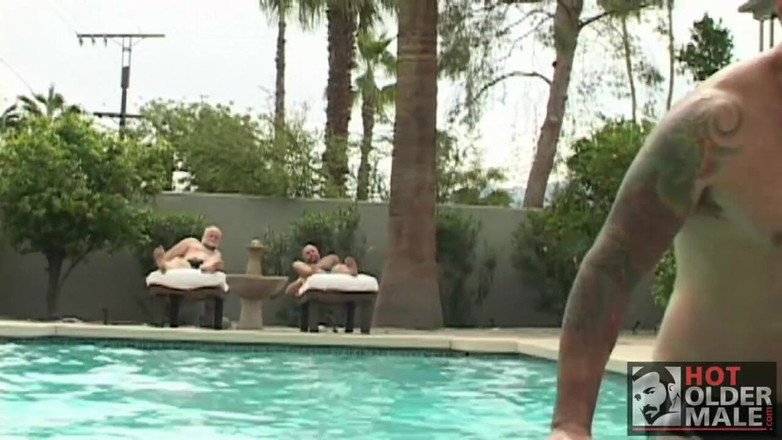 Pantheon men: Bear Oasis: ведмідь утрьох