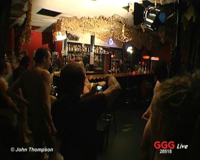 GGG John Thompson OLD STYLE: Ggg - blonďatá bomba Sandra Star dostane gangbang na divoké bar...