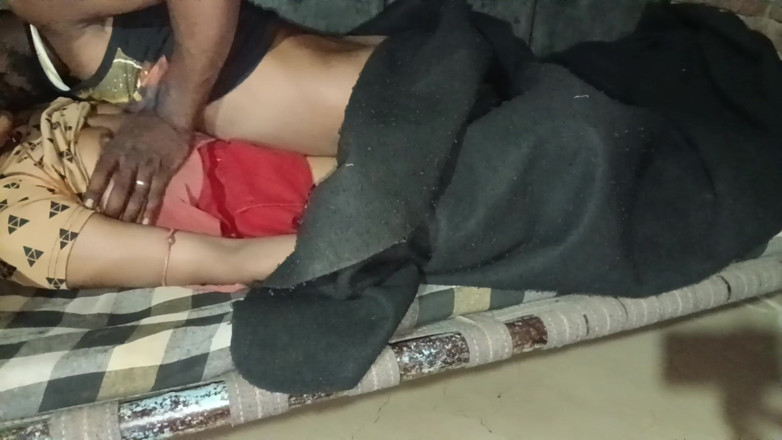 Indian sex2: Vysokoškolačka pozvaná přítelem do jejího domu do sexy holky na...