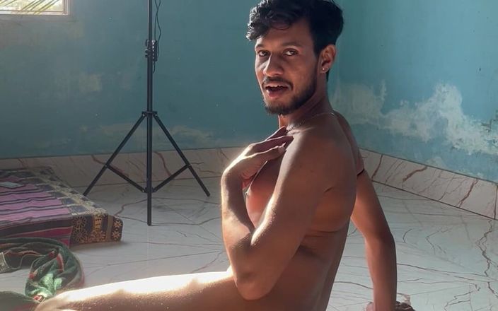 Indianboysayan [deactivated]: Индийский твинк с большими круглой ягодицами в поисках большого черного члена, папочка