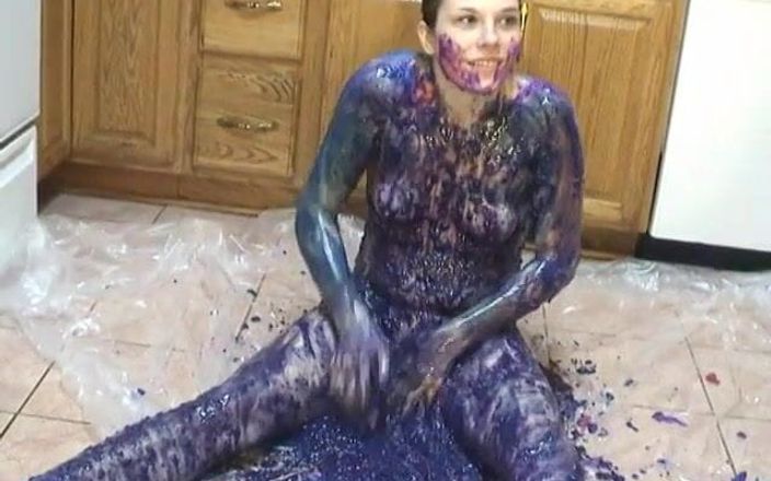 Solo Sensations: Teen chick strips and plays in puddle of body paint...