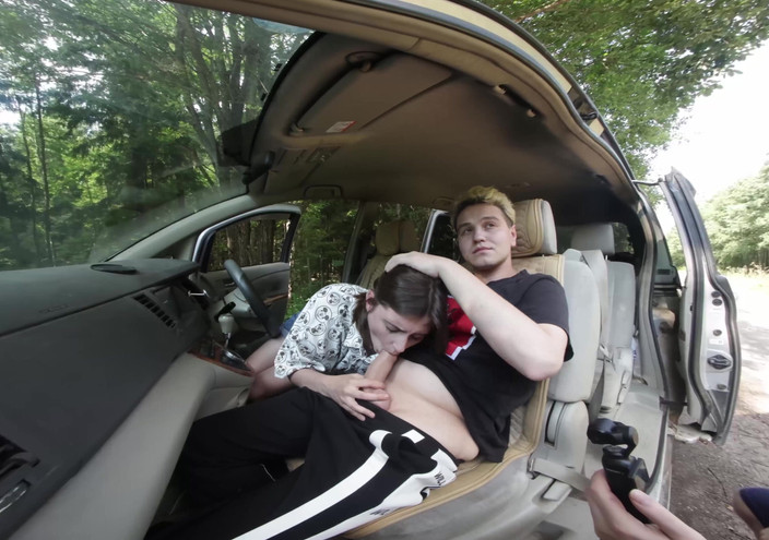 Vrx clouds: Je v háji a my se díváme