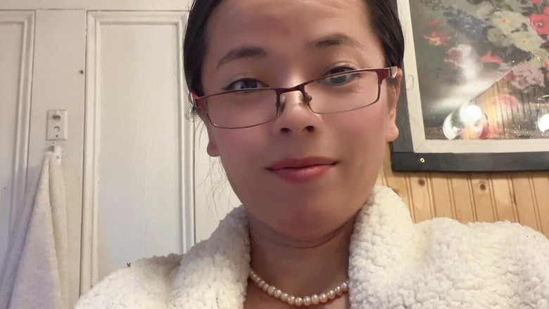 sweethanajapanese: 手指插入阴户，然后她去排水