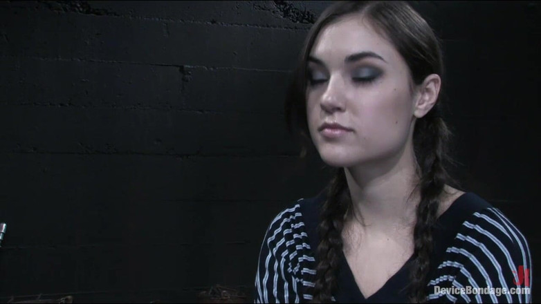 Device Bondage by Kink: 収縮