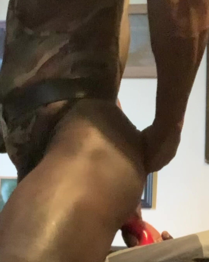 Masculine crossdresser: Singlet uda wysokie buty Crossdresser Prostate Wank