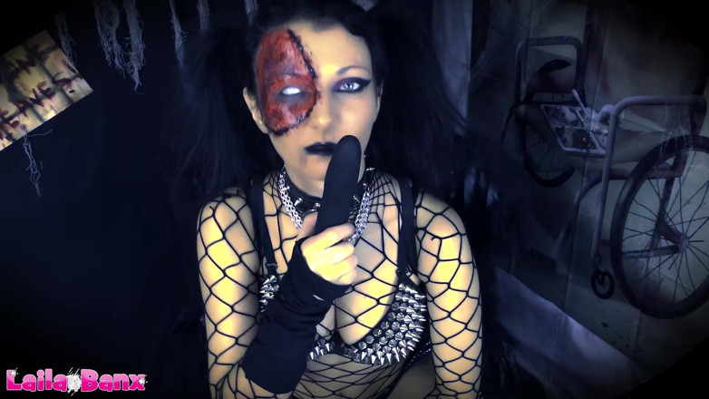 Laila Banx: Perverser zombie braucht deine stange! Fröhliches Halloween