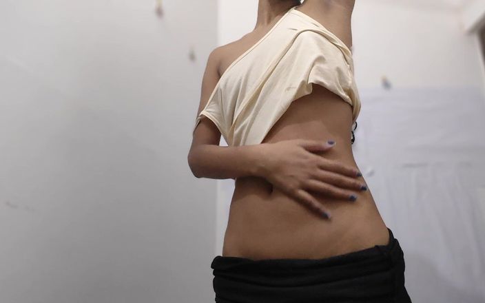 desigirl93: Kåt 18 -årig kvinna som rör hennes röv