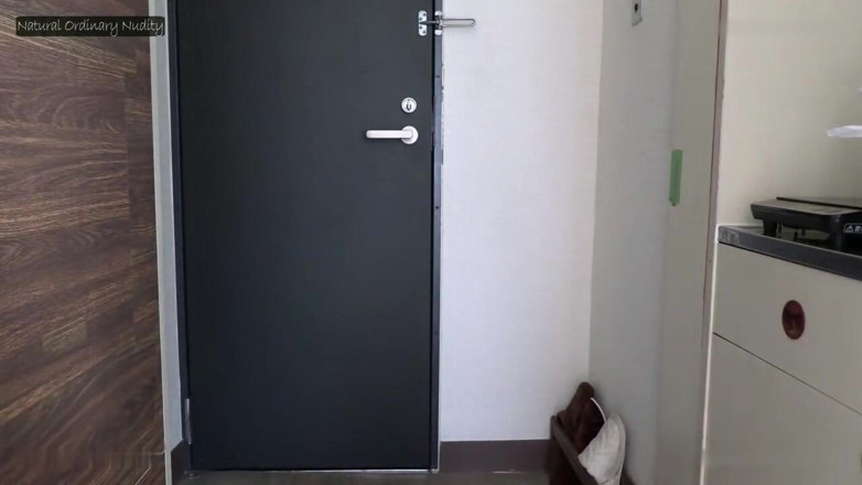 Temptation: Privat hemaffär - en bystig, upphetsad fru fångad mellan dörröppningen, köksvärmen...