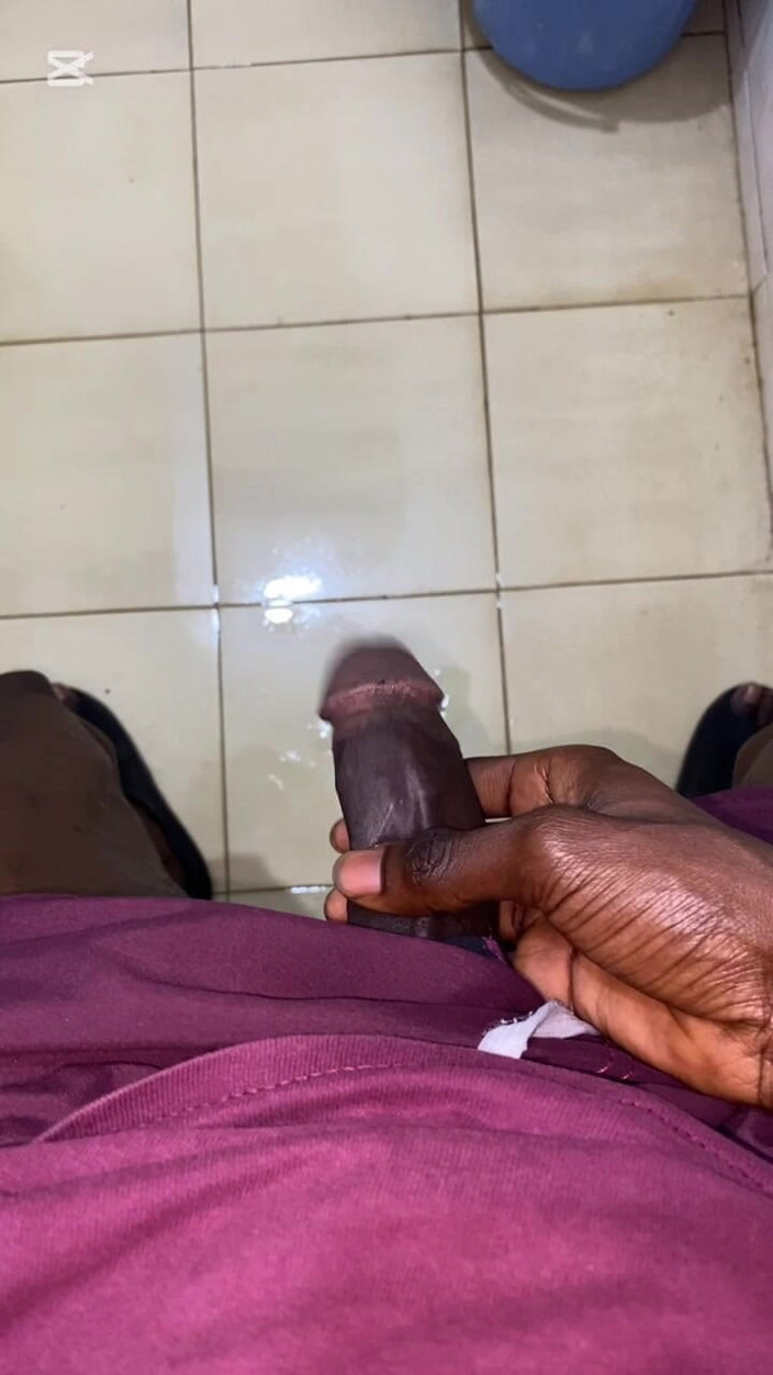 Slimniqqa: Shooting a Huge Cumload