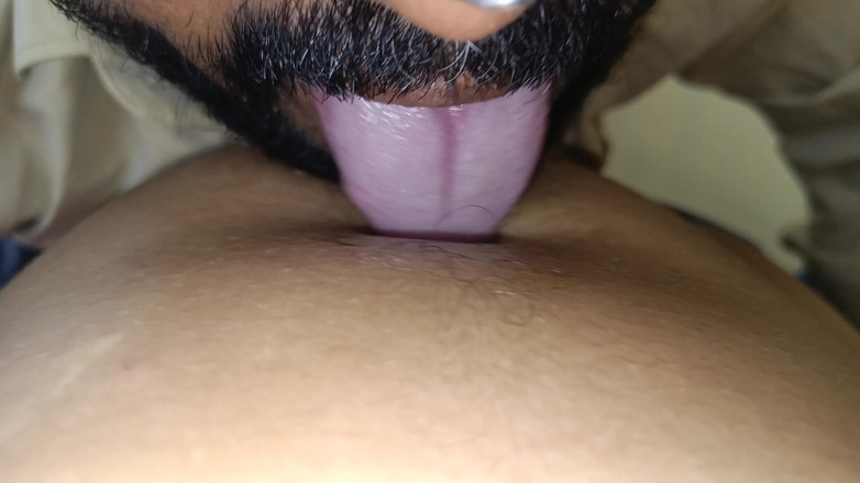 Ilakkiya: Sexy studentka