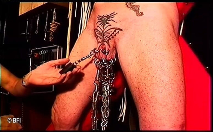 House of lords and mistresses in the spanking zone: Mega tormento de clítoris con pobre rubia y abuela tatuada