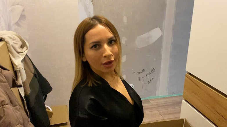 AlexElly: A Girl Who Hasn't Had Sex for a Long Time...